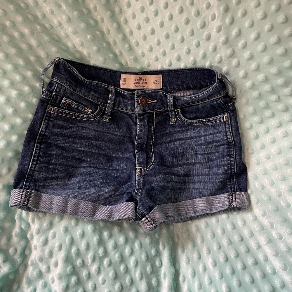 Hollister high waisted Jean shorts 00 w23